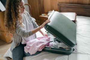 Organisation d'une valise pour un départ en nuit de noces